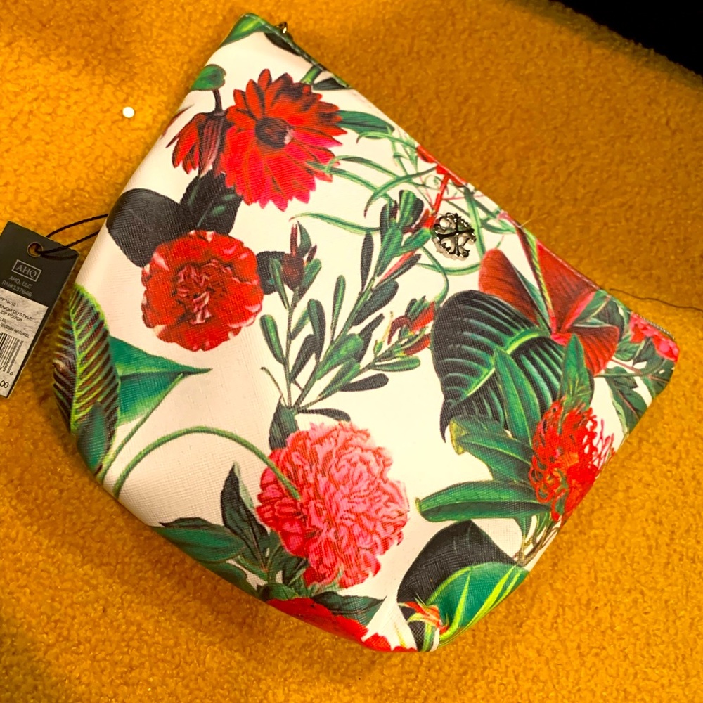 Cosmetic bag